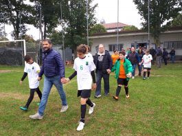 DUE CARTELLINI VERDI e l’entrata dei genitori in campo