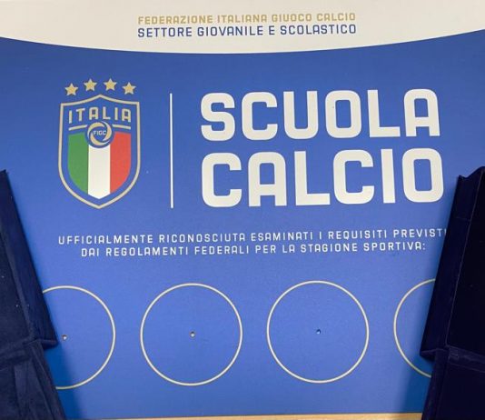RICONOSCIMENTO SCUOLA CALCIO Consegna targhe alle Società